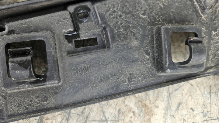 Attribute radiator (grill) Front Mazda 3 III BANE50712 15