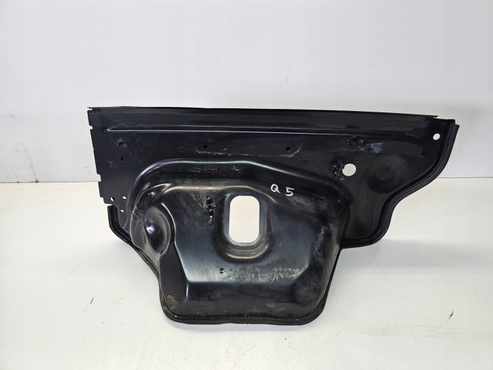 SCIANA GRODZIOWA pod oknem AUDI Q5 8R 8R0804165