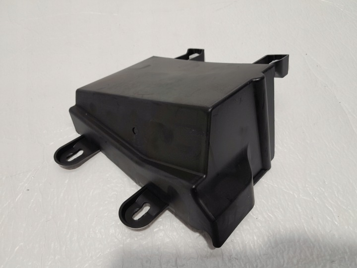 BMW X3 G01 LCI drain TUNEL air right 7439388