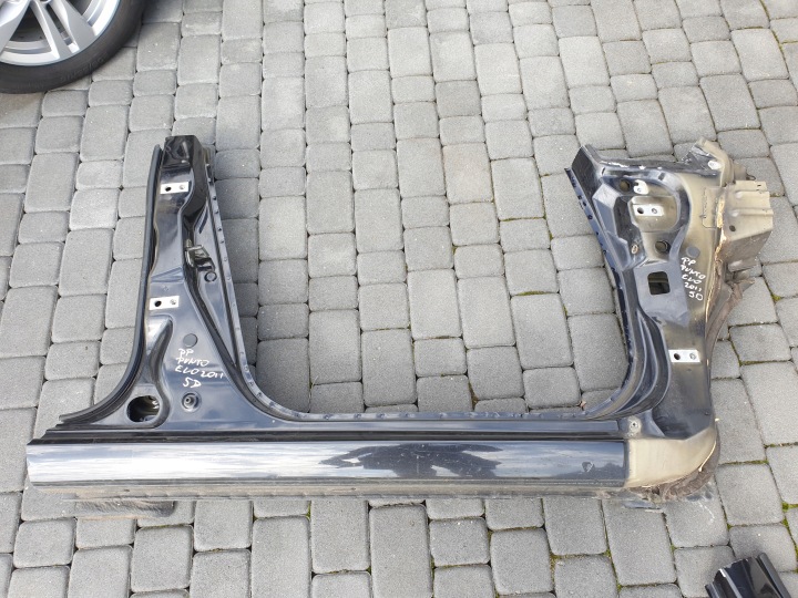 Stlpik Prah pravý Štvrťka FIAT PUNTO EVO 2009- 5 dvere