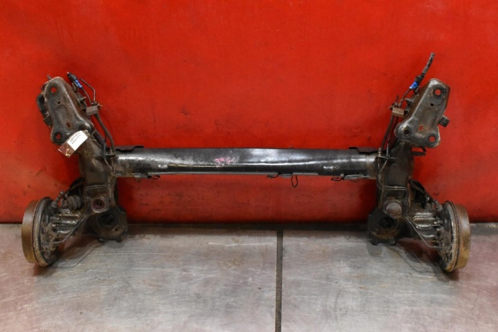 Pont arrière Arrière Arrière Renfort pare choc PEUGEOT 208 1 et A9 1.2 VTI 82 KM 12-16