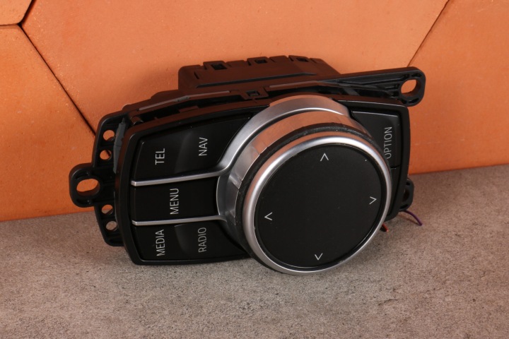 BMW 2 F45 F46 i3 I01 i8 I12 X1 F48 KONTROLER PANEL IDRIVE POKRETLO 6829086