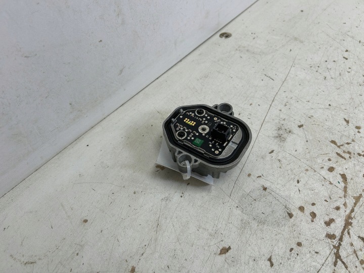 LED headlight driver Volvo XC90 MDE916693 front 5
