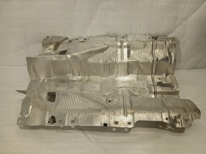 AUDI A4 B9 LIFT fedél TERMICZNA 8W0804160D