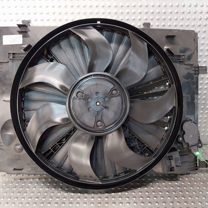 Kühlergebläse A0999067900 A0995051555 MERCEDES C W205 GLC W253 X233