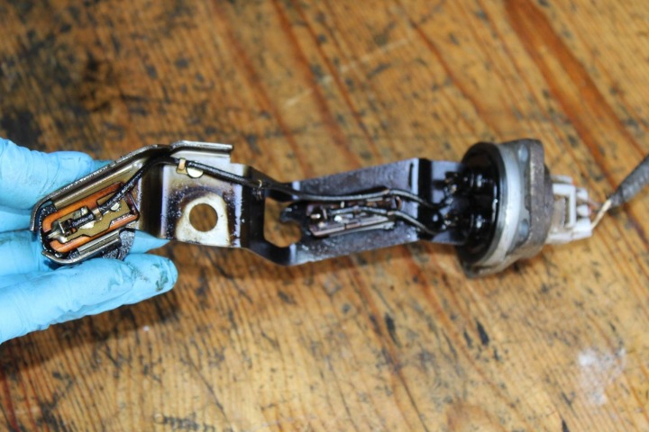 MESURE DU NIVEAU AURIS OIL ET DE LA COROLLE E15 1,4 D4D 9