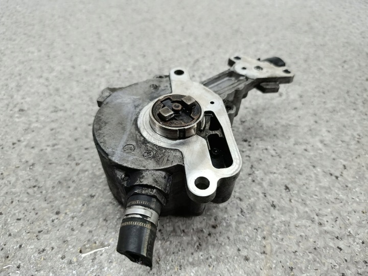 POMPA VACUM VW PASSAT B5 FL 038145209C BOSCH 7