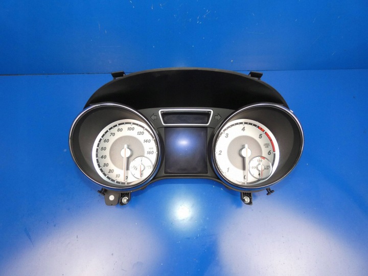 MERCEDES CLA W117 dials dials PREDKOSCIOMIERZ - WERSJA ANGIELSKA