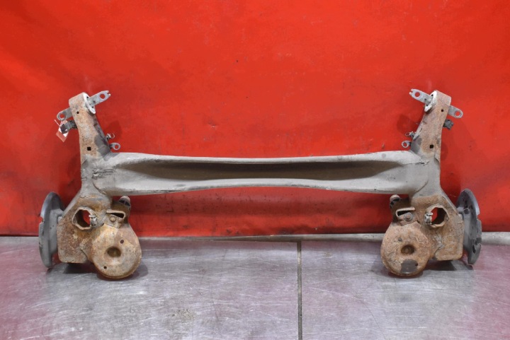 Pont arrière Arrière Arrière Renfort pare choc PEUGEOT 308 2 II T9 SW 1.6 BLUEHDI 120 KM 13-17