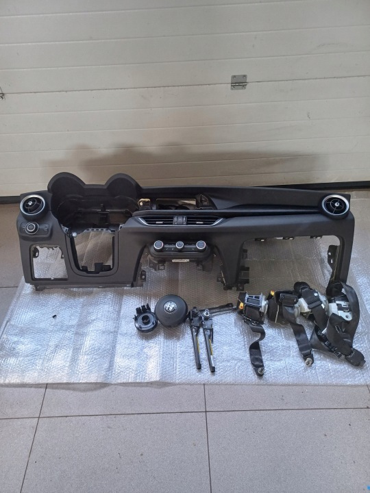 dashboard console tension belts KOMPLET ALFA ROMEO STELVIO 2018R- 0050560307