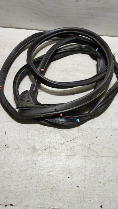 Mazda 3 III BM 17r Avant Bouche buse Gauche Joint Portière