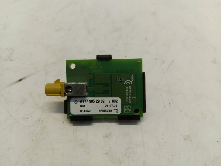 Mercedes GLA 250e LIFT II H247 amplifier aerial A1779052902