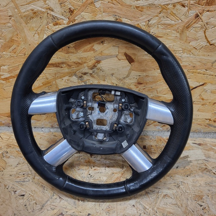 FORD FOCUS MK2 04-11r KOMBI HB lenkrad SKORZANA