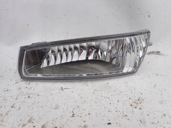 TOYOTA AVENSIS VERSO LIFT 03-05 Feux antibrouillard Gauche