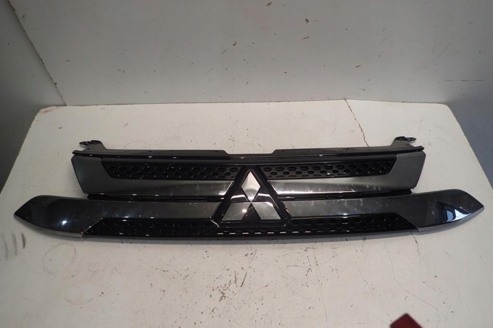 maska MITSUBISHI OUTLANDER III LIFT 18