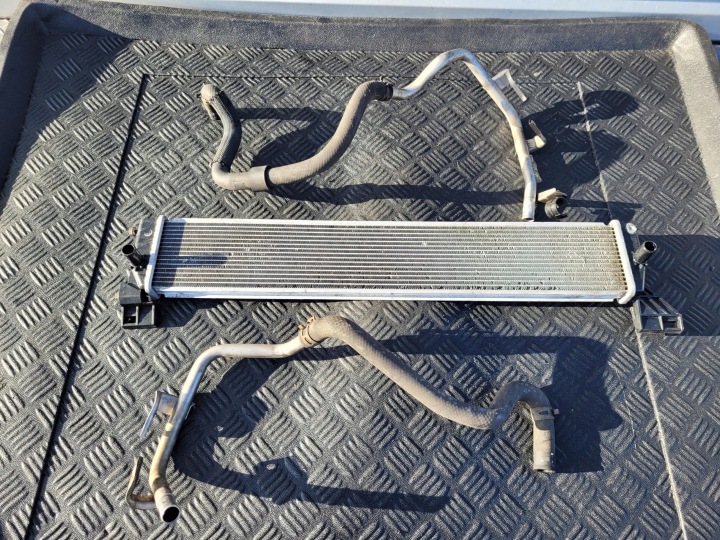 chladič vody HYBRYDY HYBRID LEXUS IS III 300 H 2.5