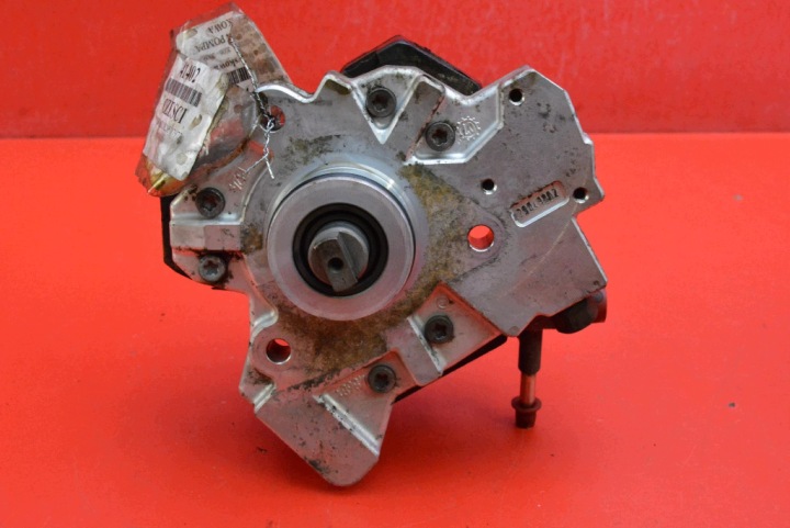 Pompe d’injection 22100-33040 0445010105 TOYOTA AURIS et 1.4 D-4D 90 KM 06-09