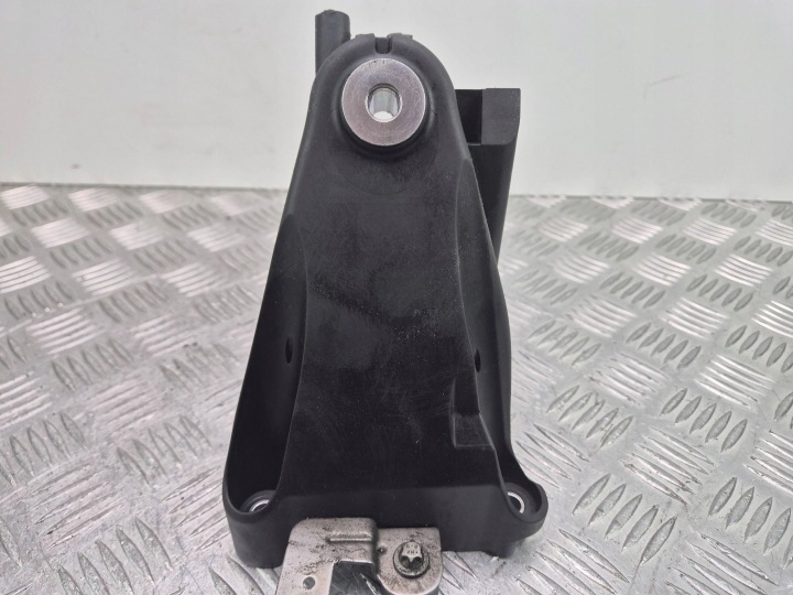 Mercedes S400 W222 holder holder of the engine A2762232004 276