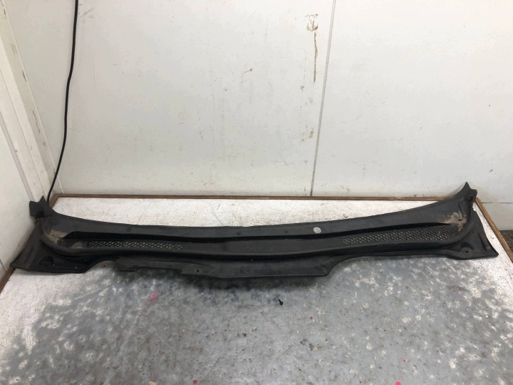 Grille égouttage VOLVO C30 LIFT 31335804