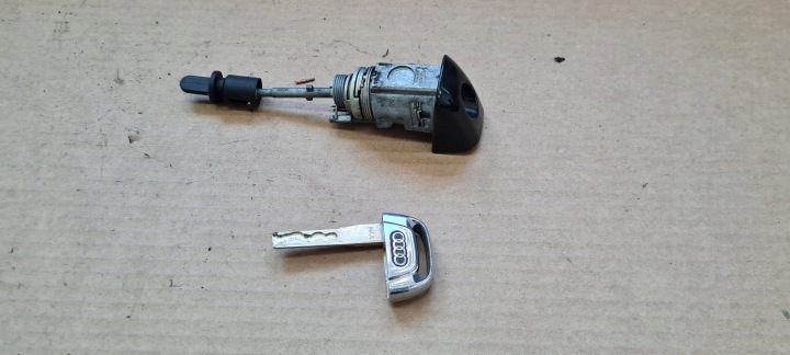 A5 8T LIFT S5 lock cylinder of a lock door key ANGLIK 8T8837168