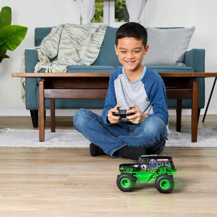 MONSTER JAM ZDALNIE STEROWANY GRAVE DIGGER 1:24 RC Materiał plastik