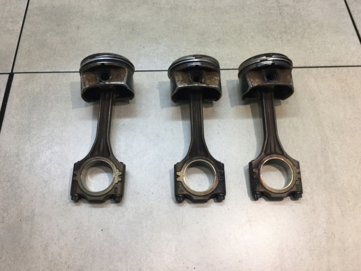 piston connecting rod SKODA FABIA II 1.2 CHFA 76L82