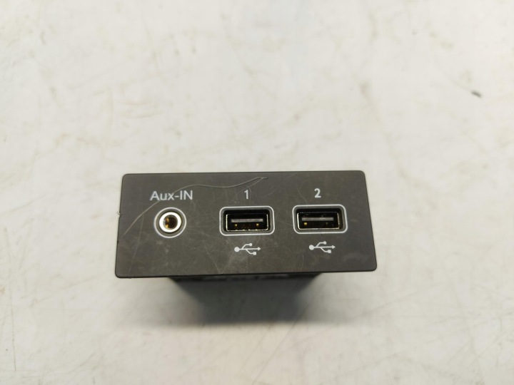 Renault Arkana, RS-Line vstup adapter PORT USB 280231553R