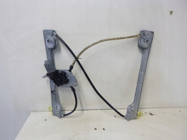 mechanism of the window front right Peugeot 1007 05r.