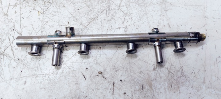 Rampe injection AUDI VW SEAT TFSI TSI 06K133317G