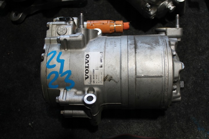 2423. compressor of the air conditioning VOLVO P32260522
