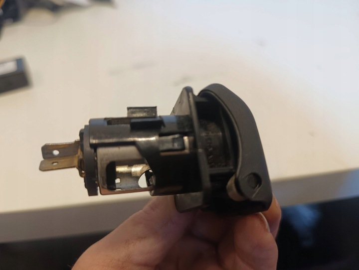 12V socket (back) BMW 5 E60 E61 BMW6134 7
