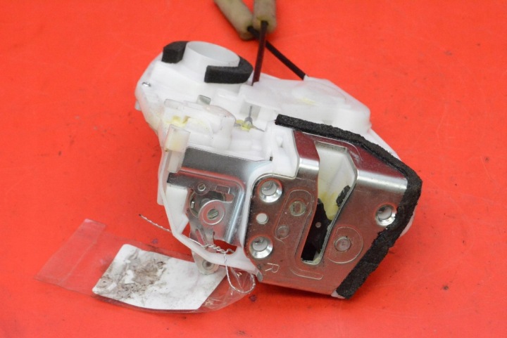 НАБЛЮДЕНИЕ НА НАБЛЮДАТЕЛИТЕ ЕС 82301-68LA1 SUZUKI SWIFT 5 V MK7 5D HB 10-15 6