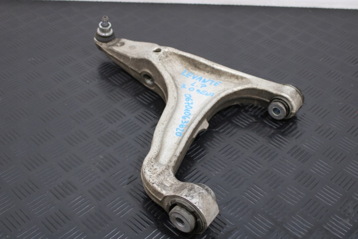 rameno levý předek dolní MASERATI LEVANTE M161 06701063620