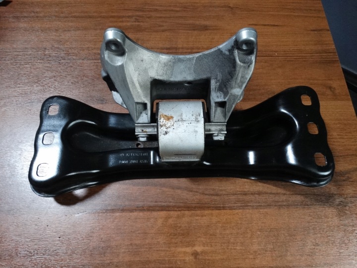 IDEALNA airbag engine mount MERCEDES W213 1