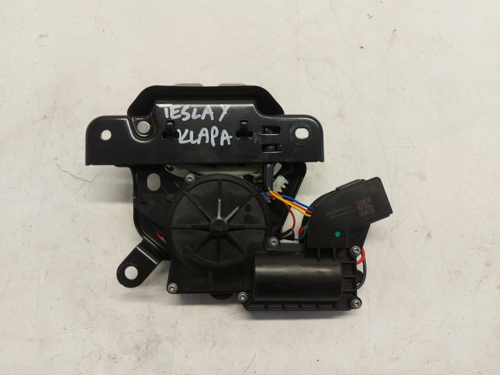 TESLA MODEL Y 2022r, naped rear part lock bonnet boot rear part of the rear