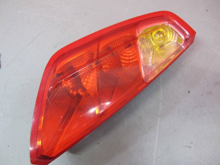 FIAT GRANDE PUNTO 199 05- feu droit arrière arrière 51701589 EUROPA