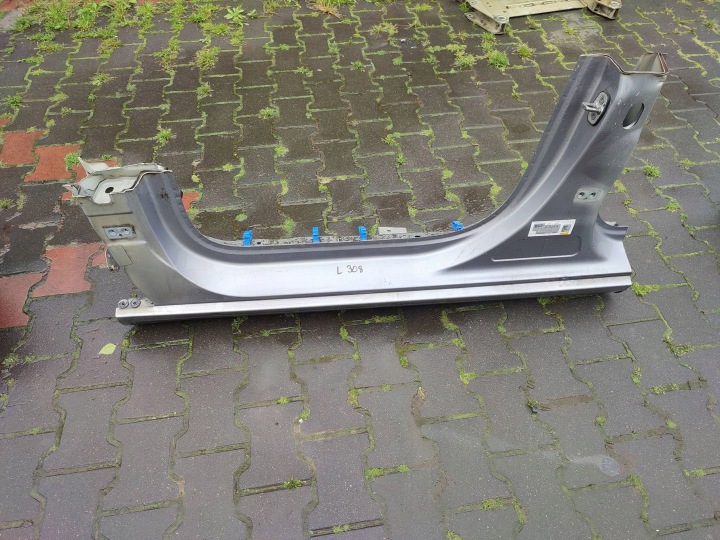 Peugeot 308 2019 left side threshold