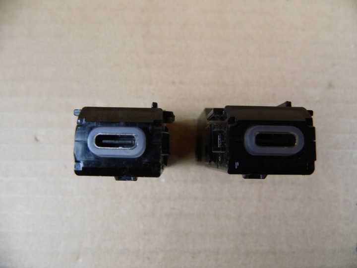 Toyota Yaris IV Cross C-HR Adaptateur port zlacze USB 8619046010