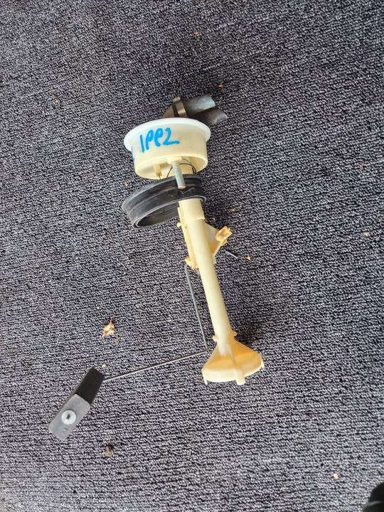 Sensor Schalter Niveauregelung des Kraftstoffsbehälters Volkswagen Golf II 191919051BF