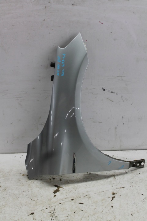 fender right front front VOLVO XC60 and of wheels. 477-46 08-13