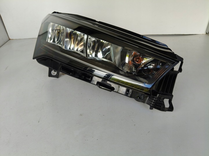 light right REFLEKTOR SKODA ENYAQ 5LG 21- LED