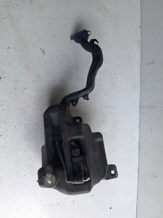 MERCEDES A-KLASA W176 12-16 Behälter Spritzdüse A2468690220