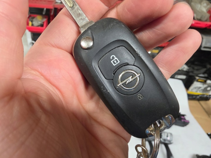 OPEL INSIGNIA B ST 19r STACIKA KEY 39213436 16
