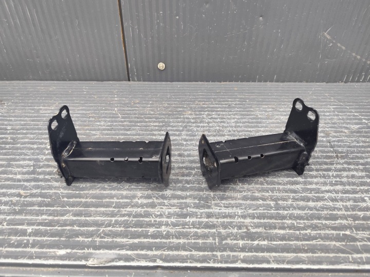 TOYOTA YARIS CROSS supporto puntale puntone destro sinistra KOMPLET