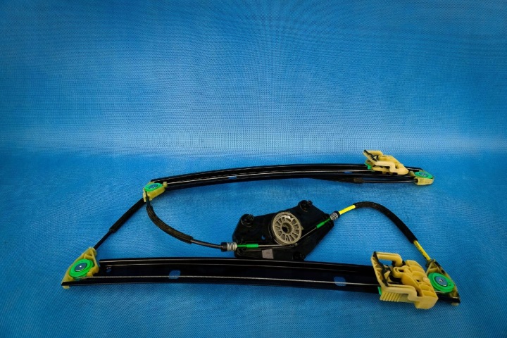 mechanismus stahování okna záď Audi A8 4H0839462C