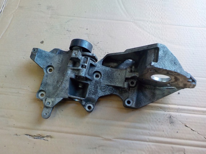 supporto alternatore seat ibiza IV 1,6 tdi 03L903143K 2010r