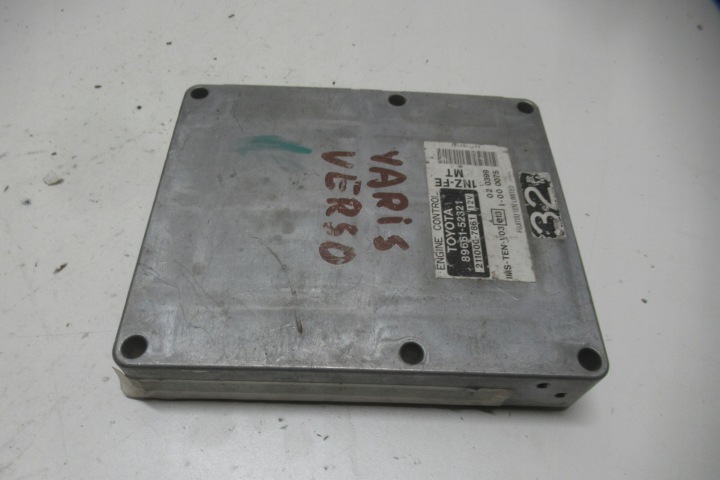 TOYOTA YARIS VERSO Computer Bedienteil DES MOTORS 89661-52321