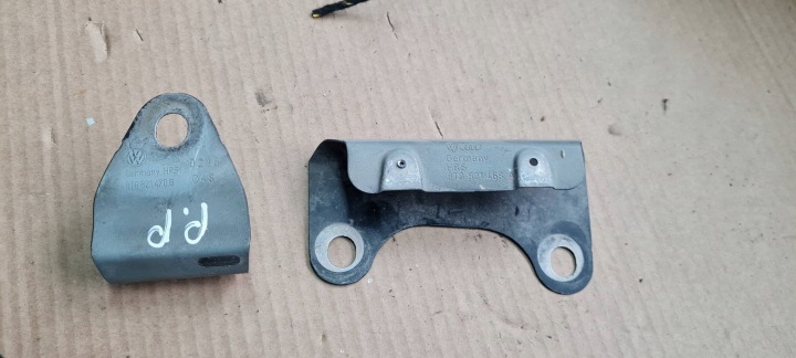 S5 8T A5 LIFT úchyt držiak blatníka pravý predok LZ9Y 8T0821468A