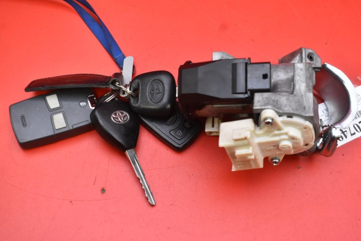 Allumage Clé N0502638/639 TOYOTA AURIS 1 et 1.4 D-4D 90 KM 06-09