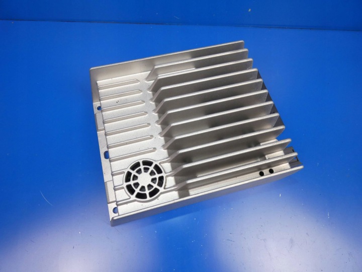 MERCEDES CLS W218 W212 W207 amplifier FABRYCZNY AUDIO HARMAN